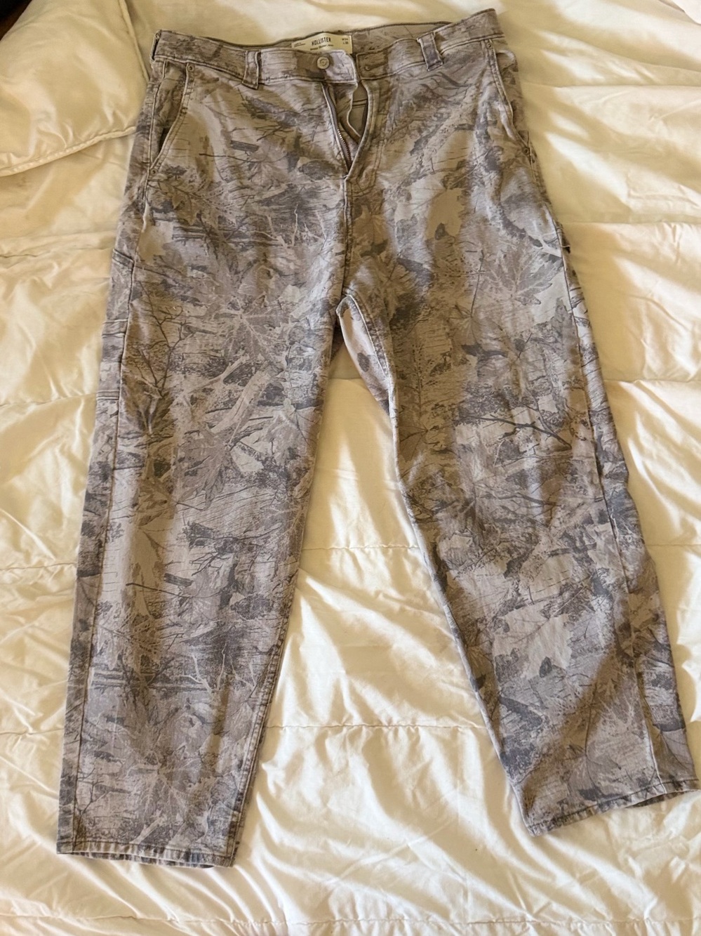 Hollister Men’s Relaxed Fit Printed Jeans - Light Gray Camo